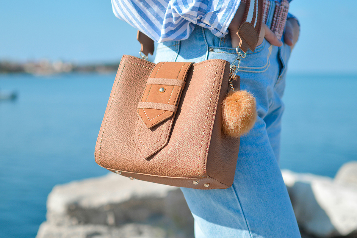 Image displaying bag to be purchased.